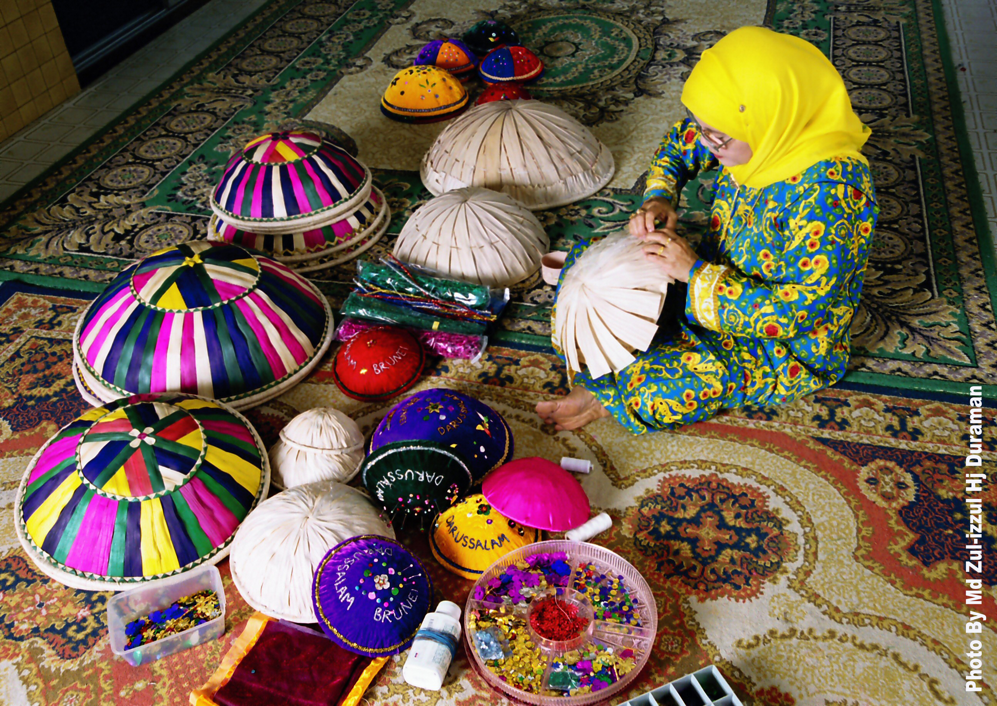 Making traditional dulang bowls, Brunei